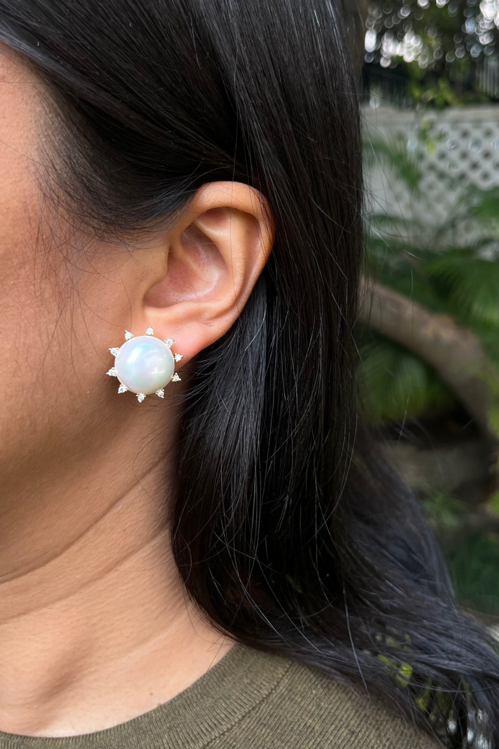 SUN BIG PEARL CLIP-ON STUDS