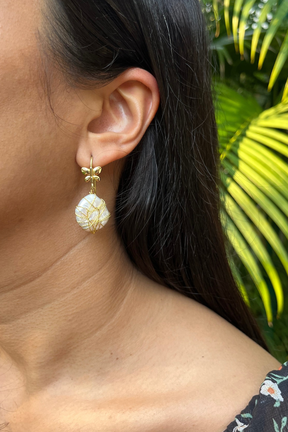 TWISTED GOLD-WRAPPED BUTTERFLY BAROQUE EARRINGS