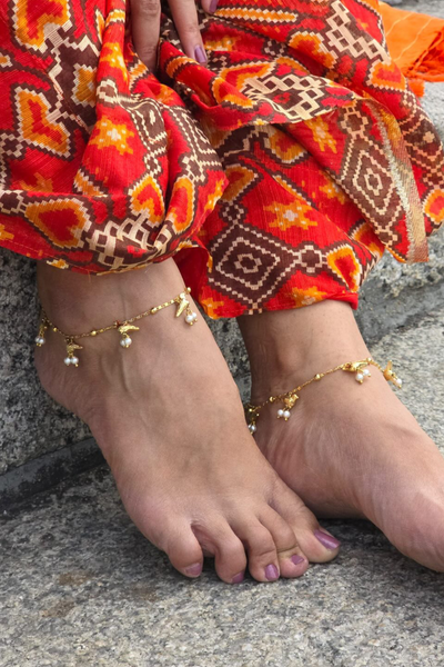 GOLD COLOUR HUMMINGBIRD ANKLETS (PAIR)