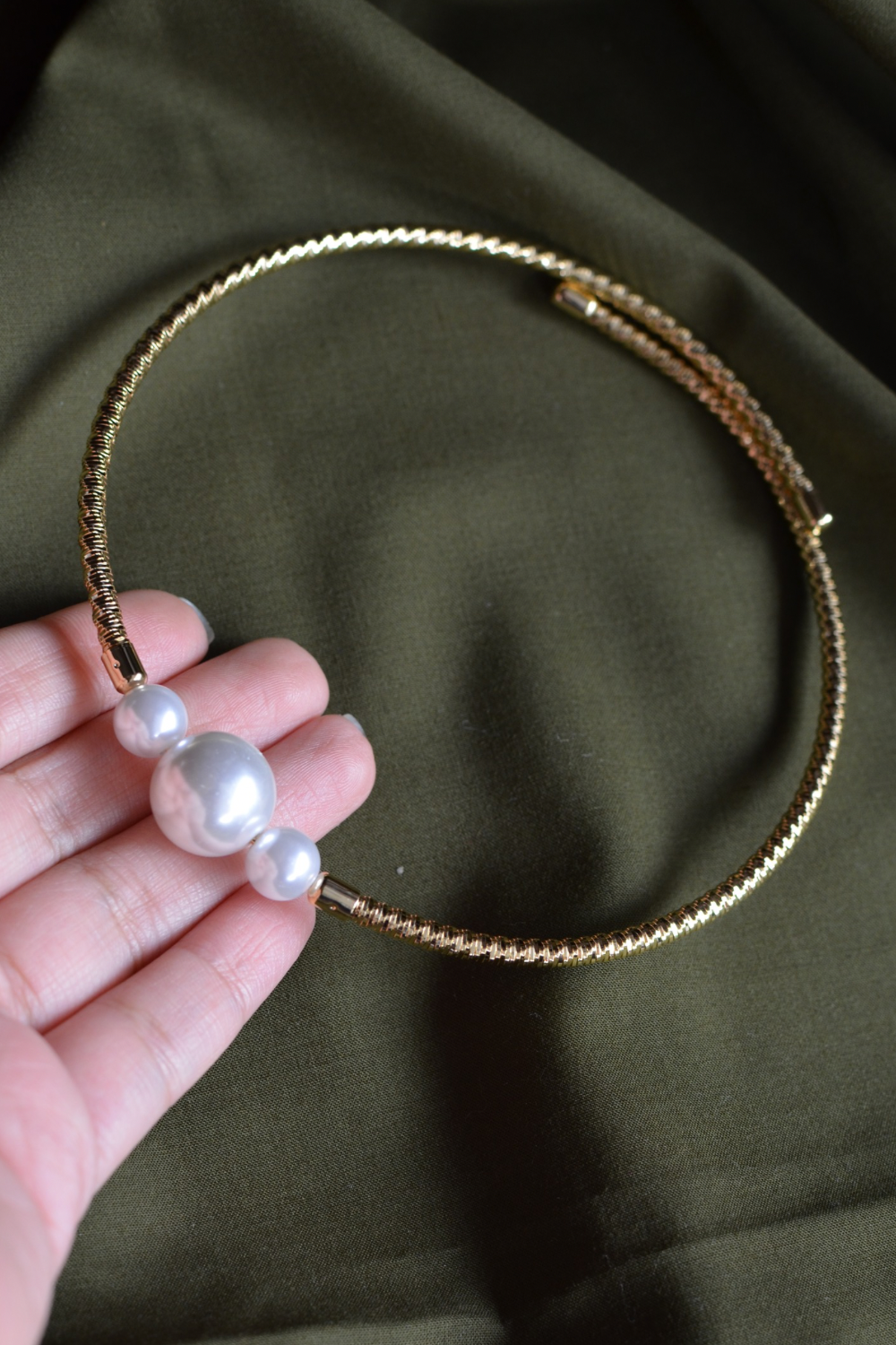 GOLD AND PEARL BAND NECKLACE