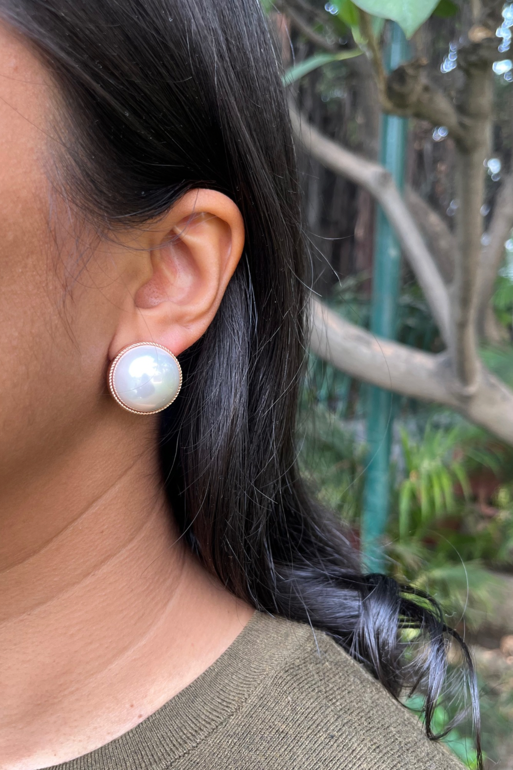 GOLD PEARL STUDS