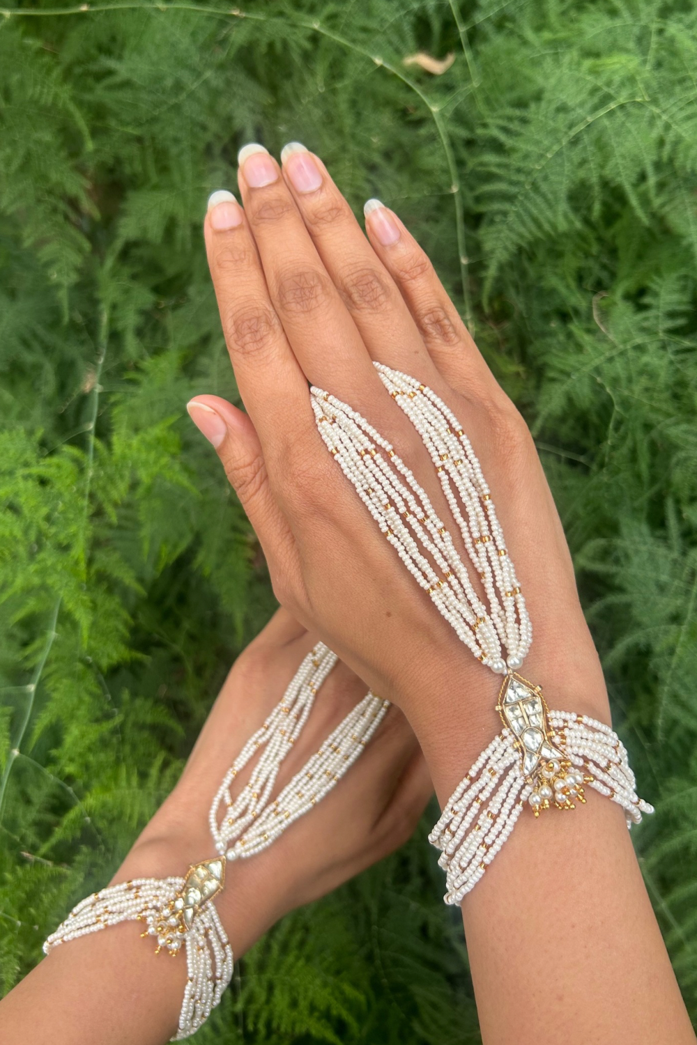FISH POLKI HATHPHOOL- WHITE & GOLD (PAIR)