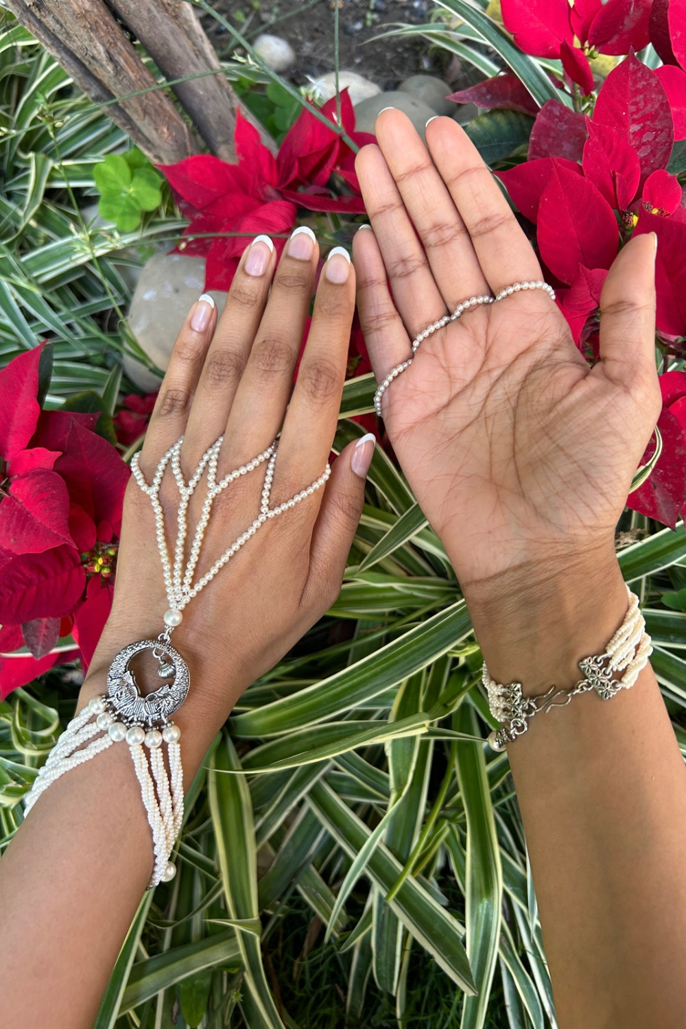 MATSYA PEARL HATHPHOOL (PAIR)