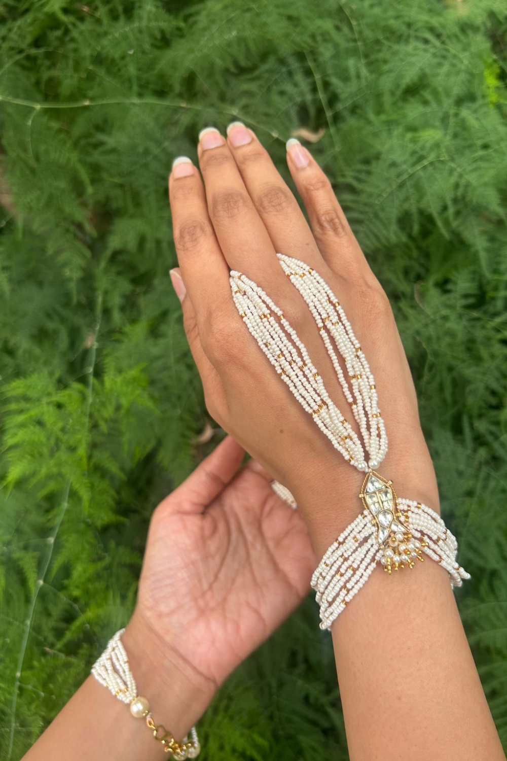 FISH POLKI HATHPHOOL- WHITE & GOLD (PAIR)