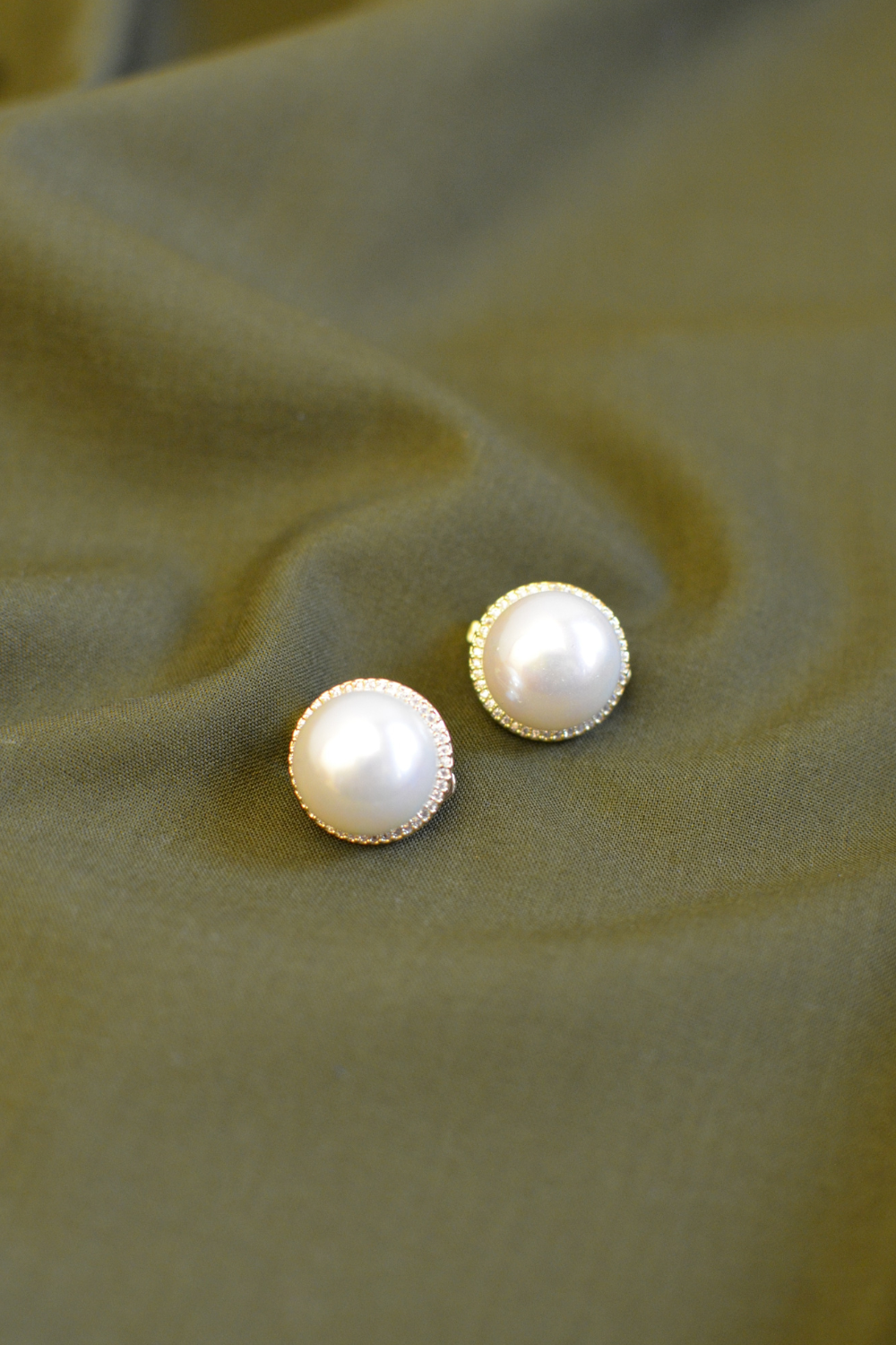 ROSE GOLD PEARL CLIP ON STUDS