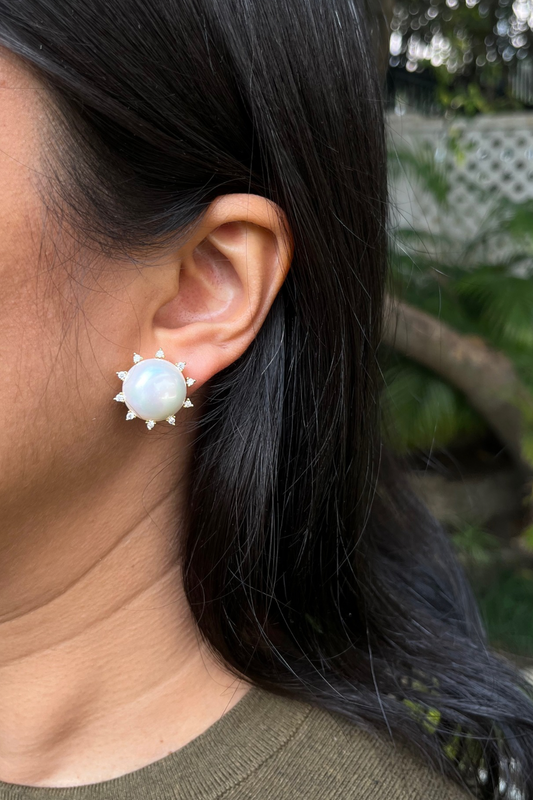 SUN BIG PEARL CLIP-ON STUDS