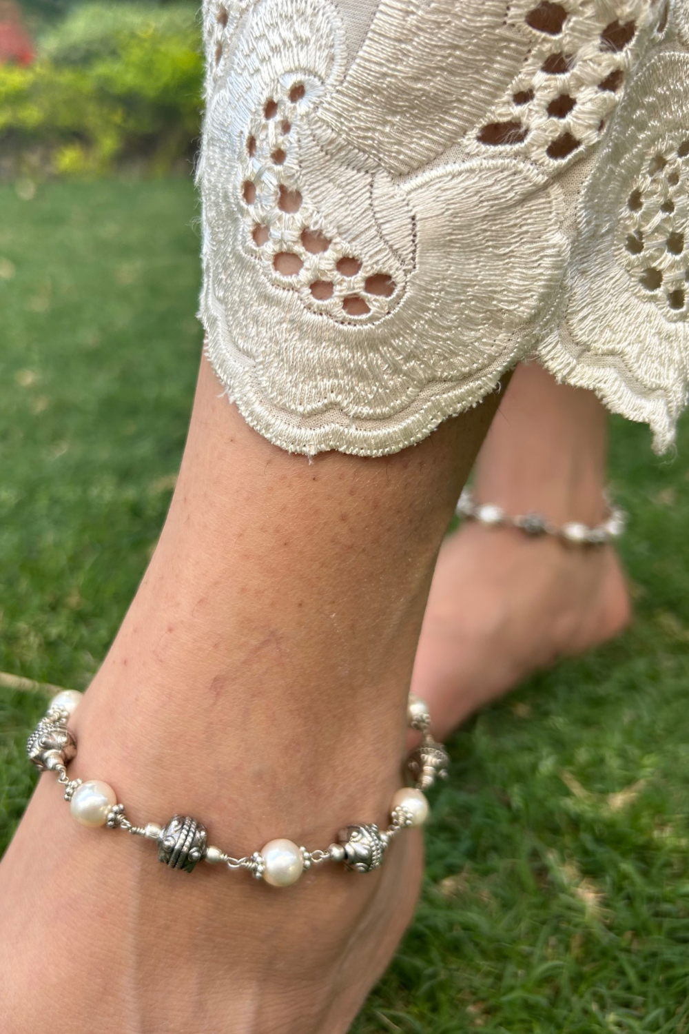 CARVED BEADS PEARL ANKLETS (PAIR)