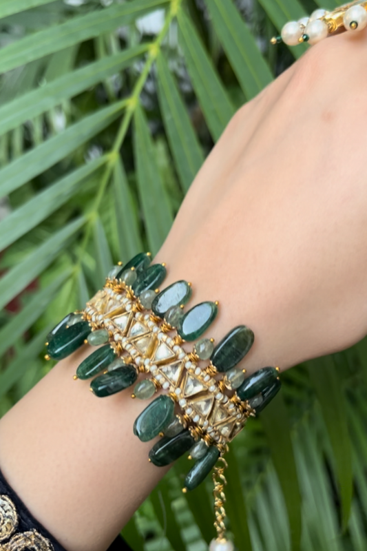 EMERALD GREEN ONYX ASYMMETRICAL BRACELET