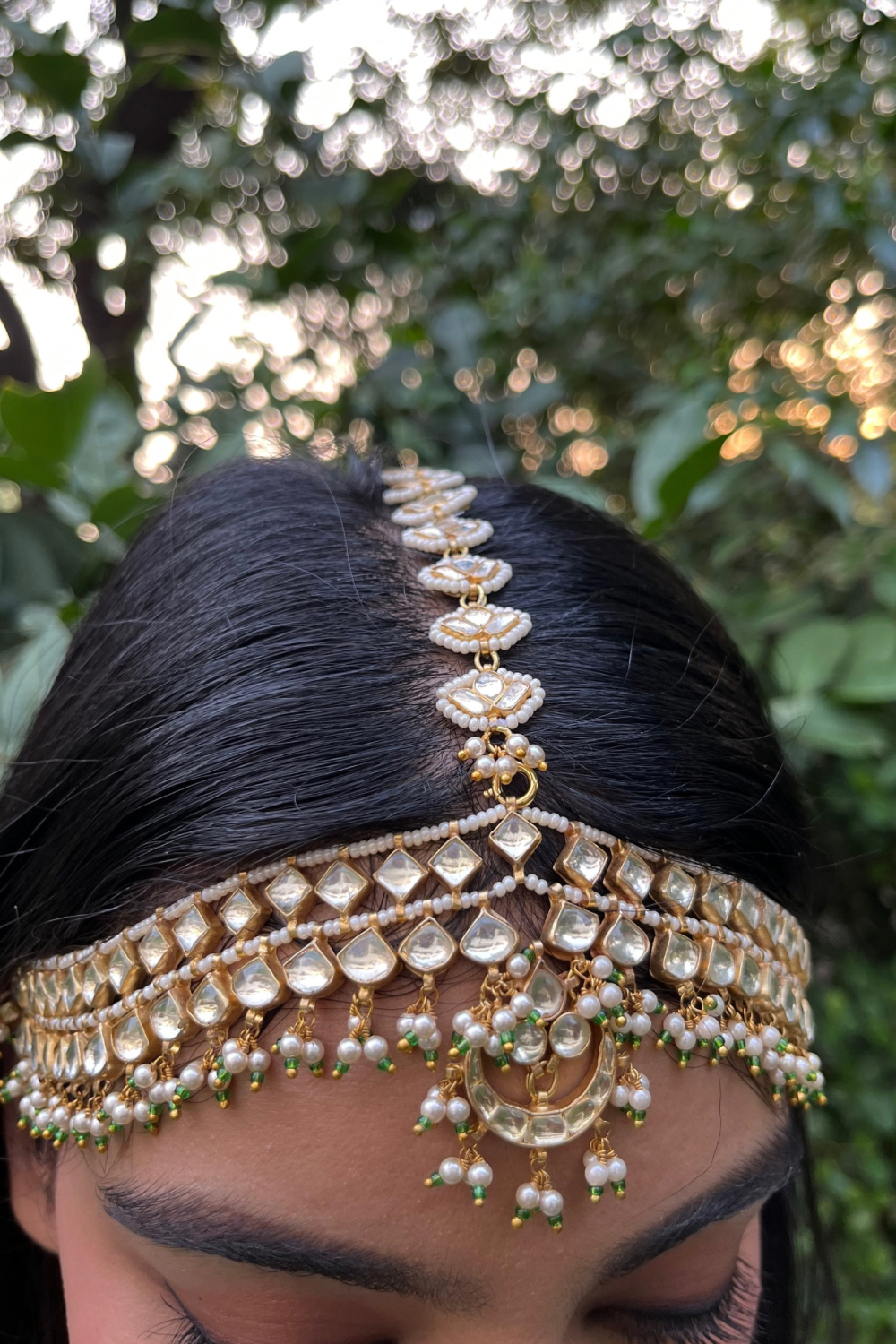 BRIDAL TRADITIONAL VERSATILE MATHAPATTI-CUM-NECKLACE - GREEN (Detachable dori lock and hair parting chain)