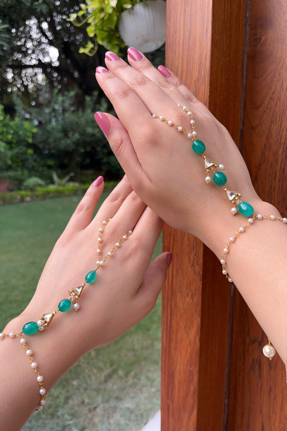 GREEN ONYX KUNDAN HATHPHOOL (BULK)