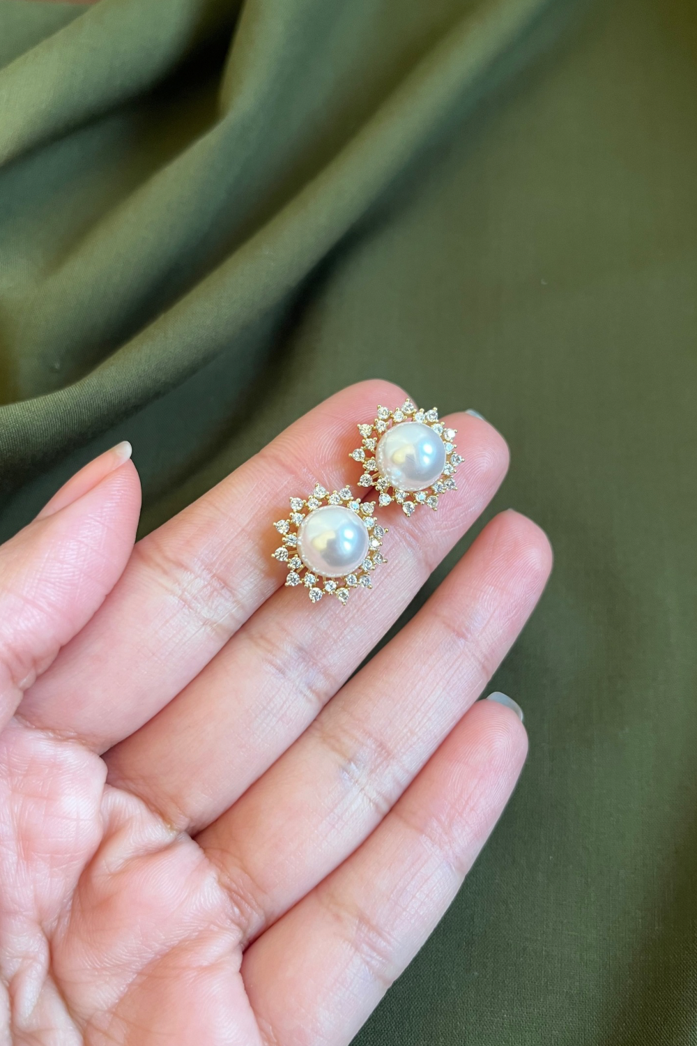 PEARL STAR STUDS