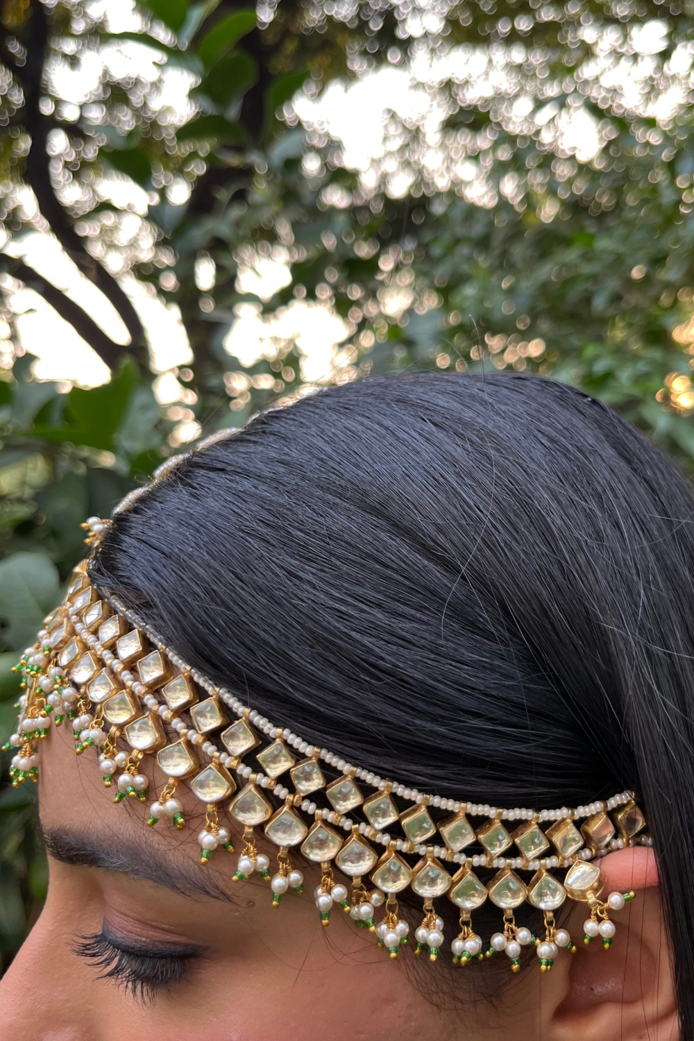 BRIDAL TRADITIONAL VERSATILE MATHAPATTI-CUM-NECKLACE - GREEN (Detachable dori lock and hair parting chain)