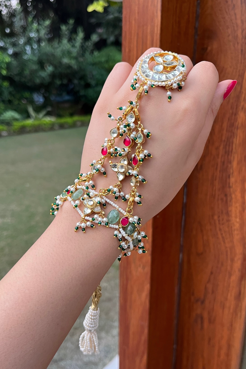 BRIDAL SINGLE RED & GREEN HATHPHOOL WITH DETACHABLE RING AND BRACELET