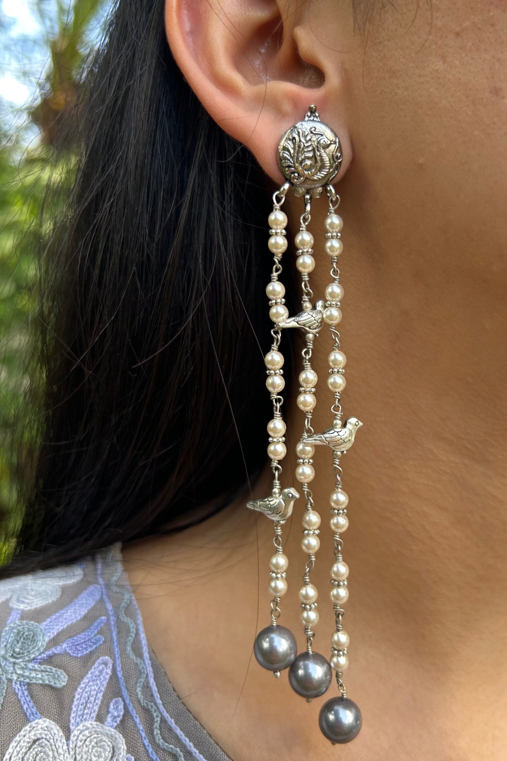 JAALI THREE LINE BIRD EARRINGS