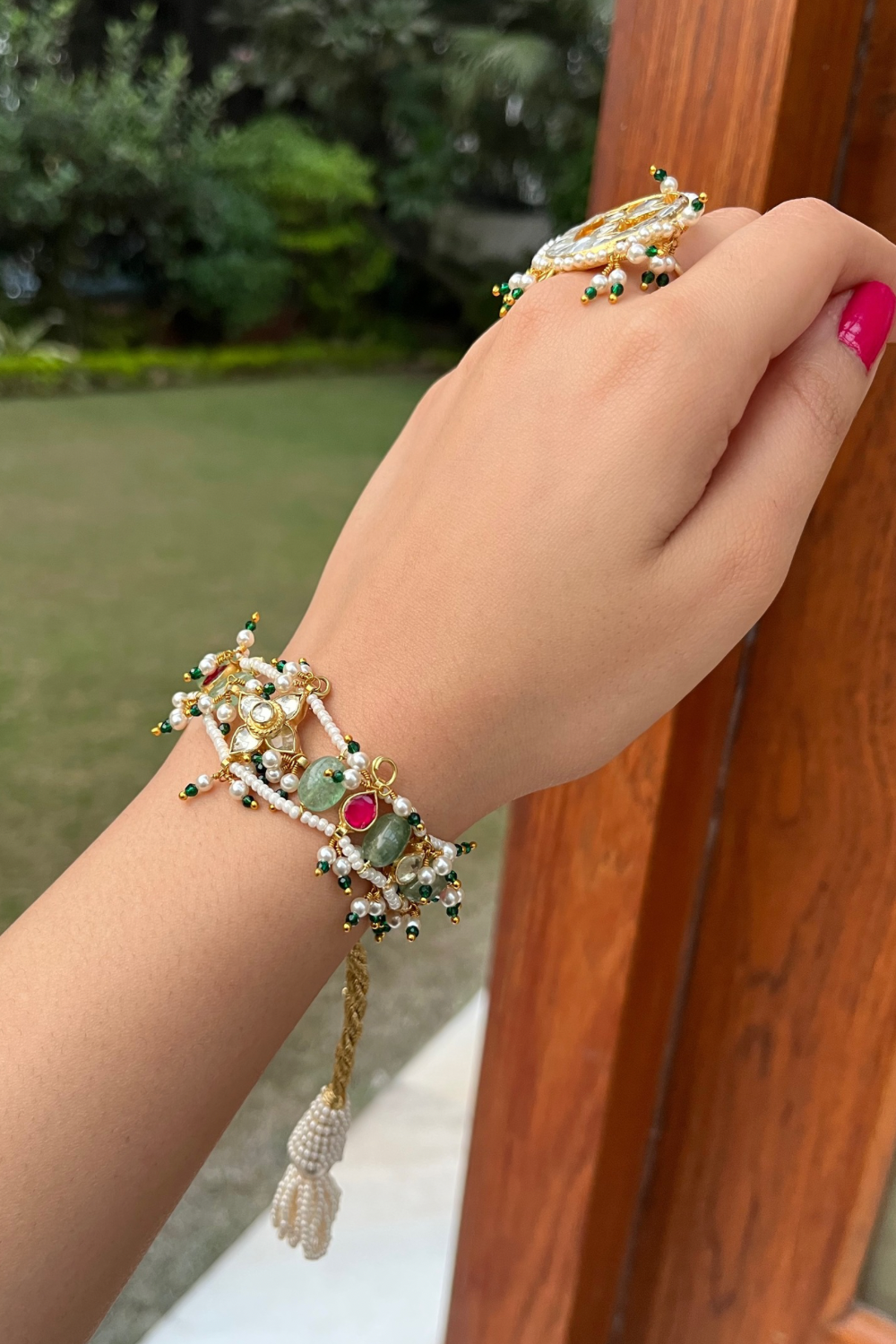 BRIDAL SINGLE RED & GREEN HATHPHOOL WITH DETACHABLE RING AND BRACELET