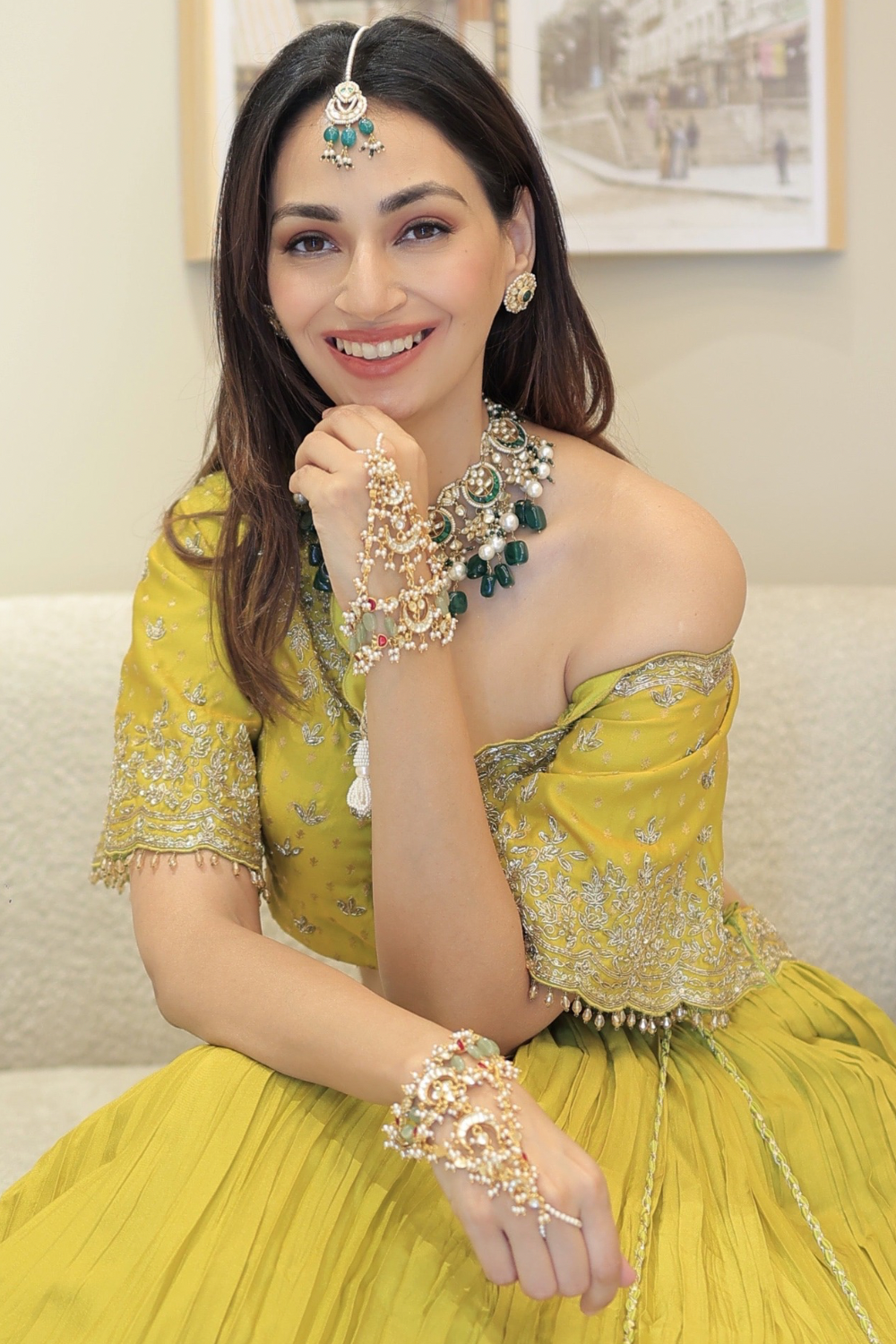 STATEMENT EMERALD BRIDAL CHOKER SET WITH STUDS