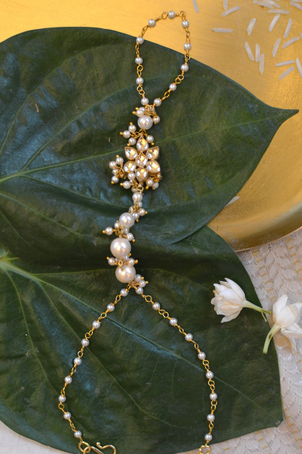 POLKI FLOWER PEARL CHAIN HATHPHOOL