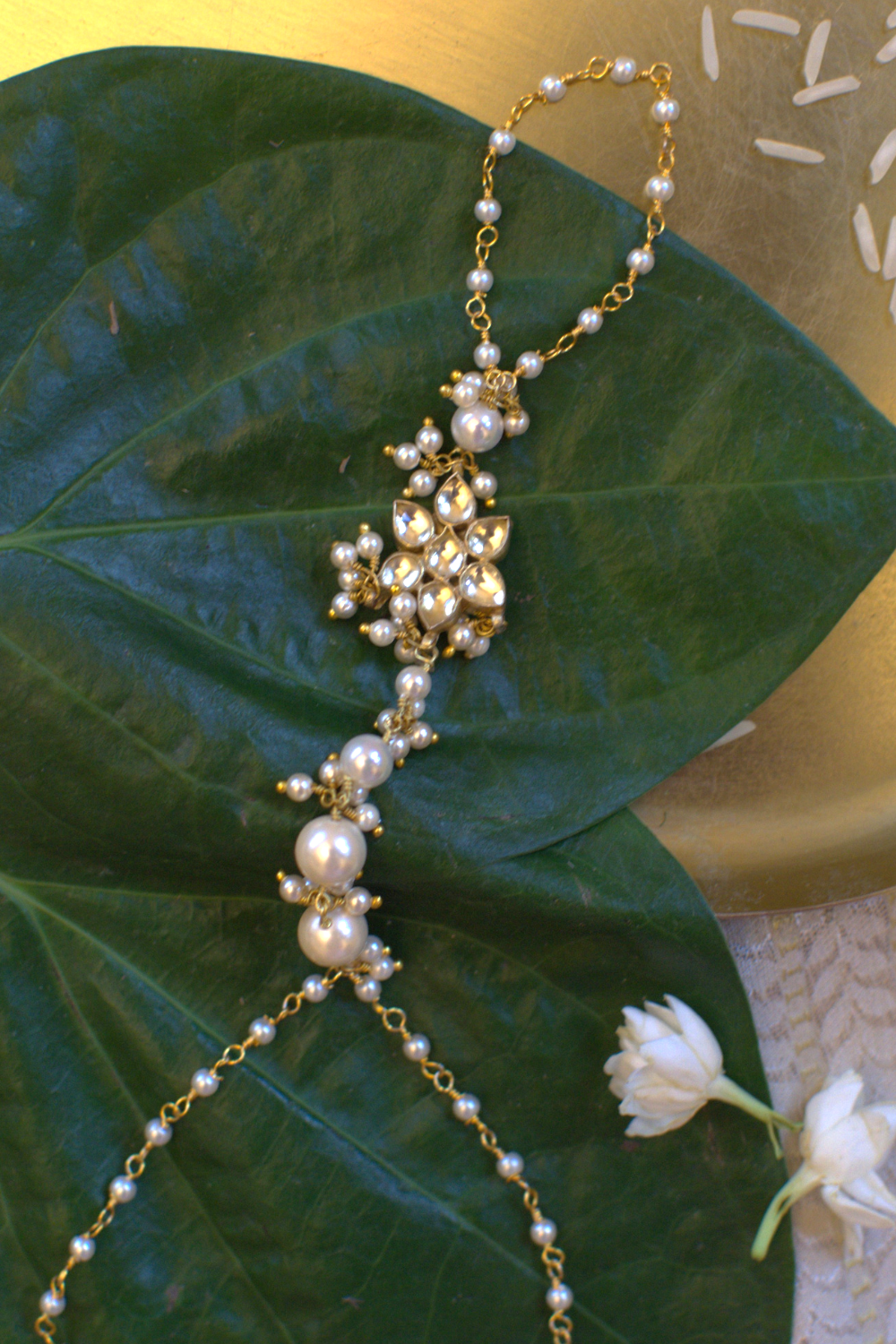 POLKI FLOWER PEARL CHAIN HATHPHOOL