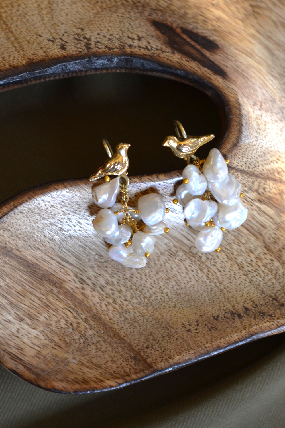 WHITE ASYMMETRICAL PEARL BUNCH BIRD EARRINGS