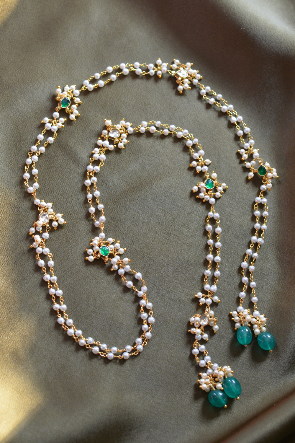 POLKI MOTI HAIR CHAIN- GREEN & WHITE