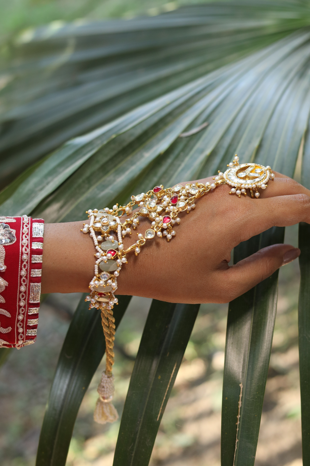 BRIDAL SINGLE HATHPHOOL WITH DETACHABLE RING AND BRACELET