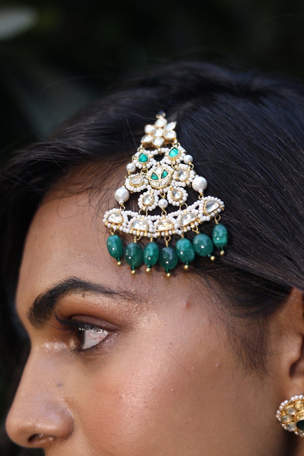 STATEMENT EMERALD BRIDAL CHOKER SET WITH STUDS AND A PASSA