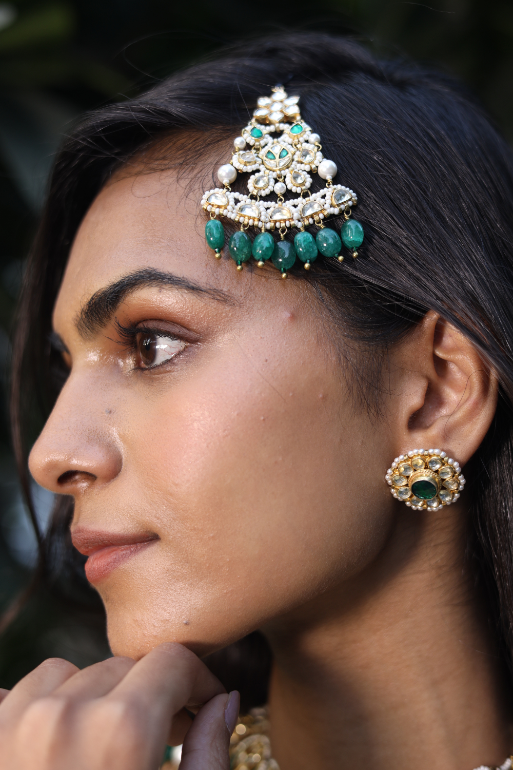 STATEMENT EMERALD BRIDAL CHOKER SET WITH STUDS AND A PASSA