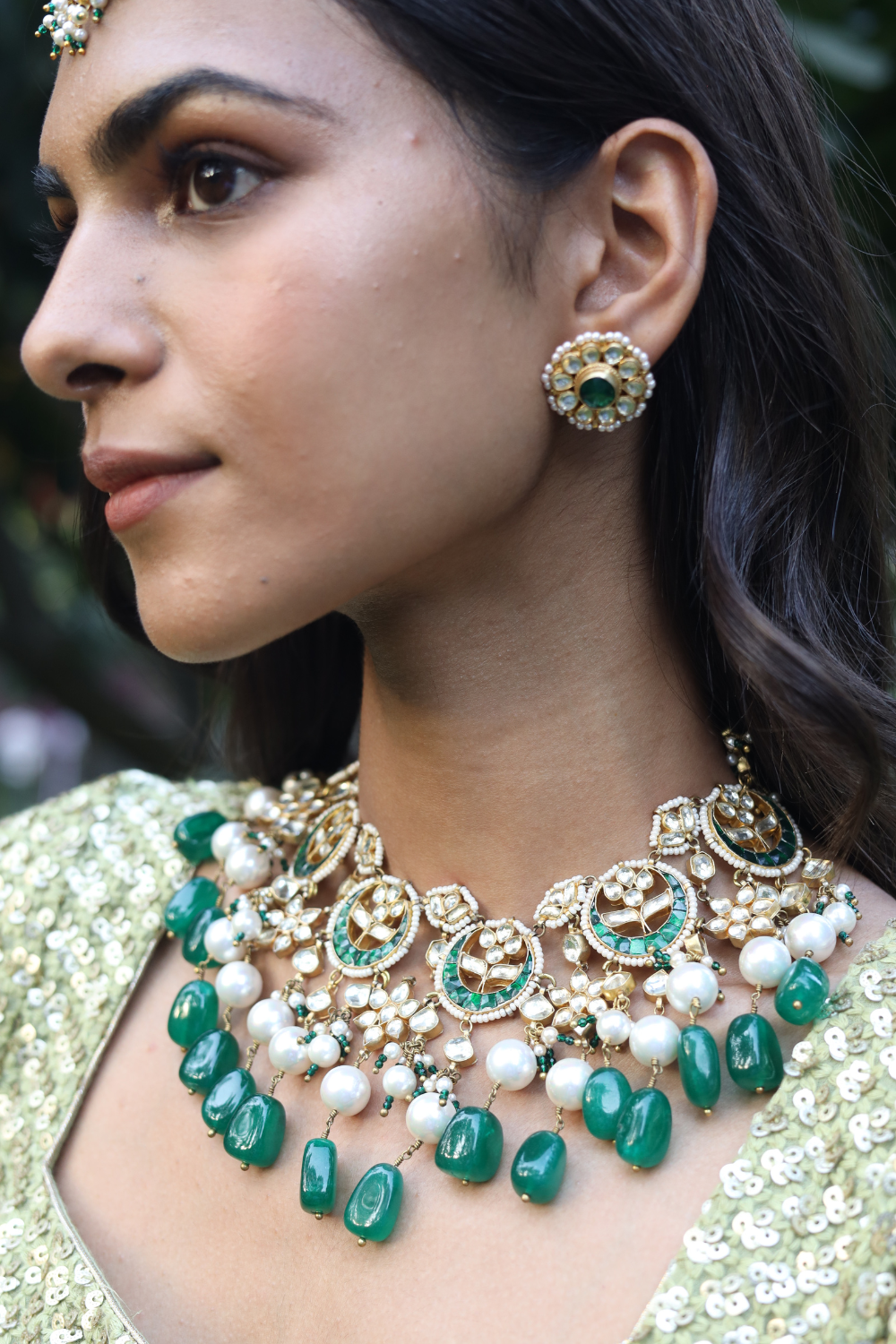 STATEMENT EMERALD BRIDAL CHOKER SET WITH STUDS AND A PASSA