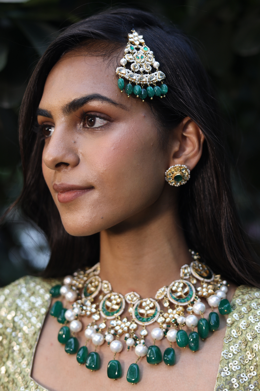 STATEMENT EMERALD BRIDAL CHOKER SET WITH STUDS AND A PASSA