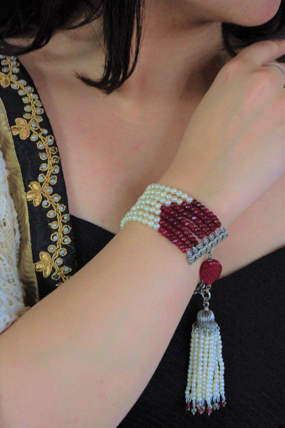 RED JADE AMALKA JHUMKAS & YAKHOOTI BRACELET SET