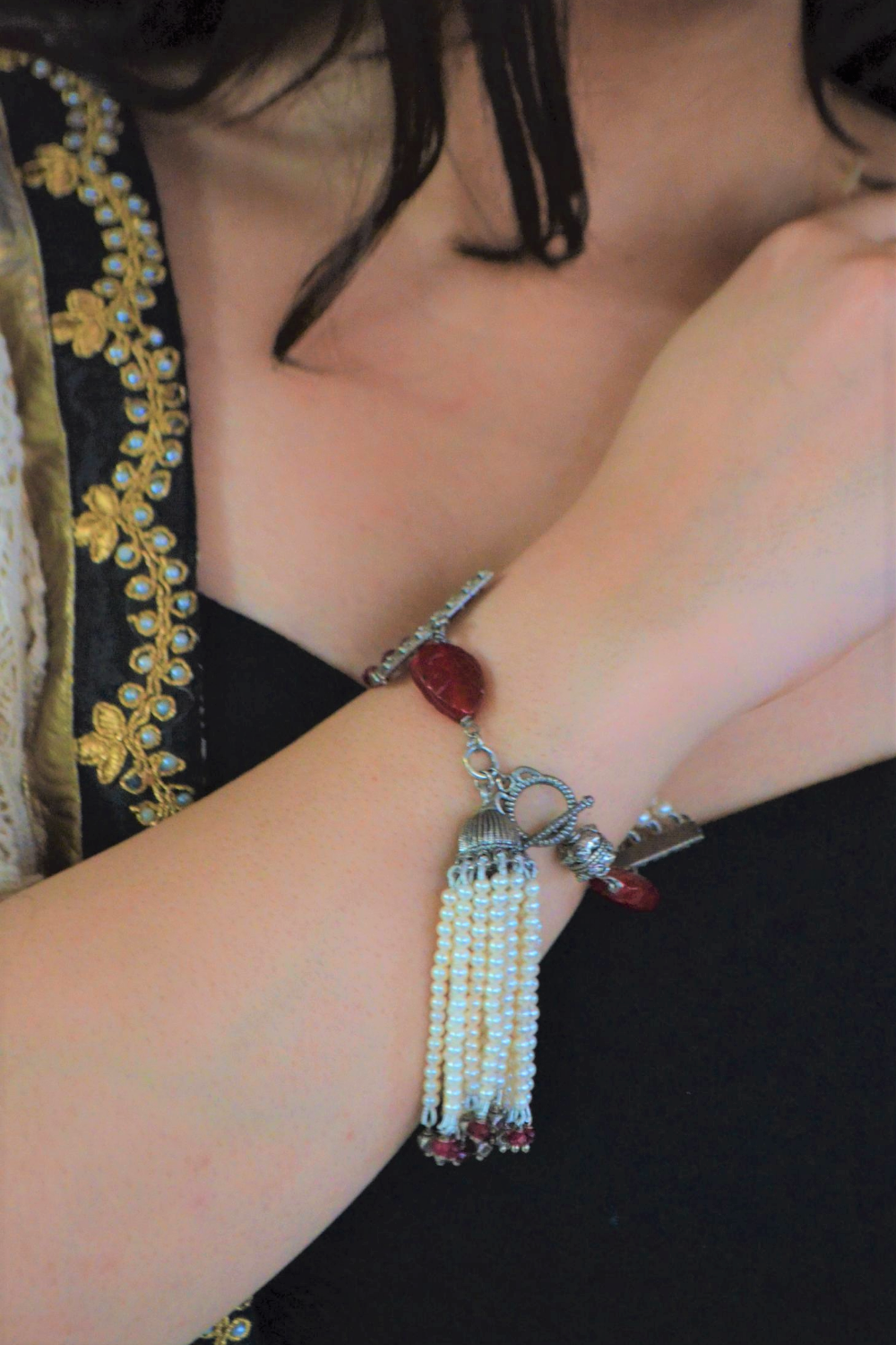 RED JADE AMALKA JHUMKAS & YAKHOOTI BRACELET SET