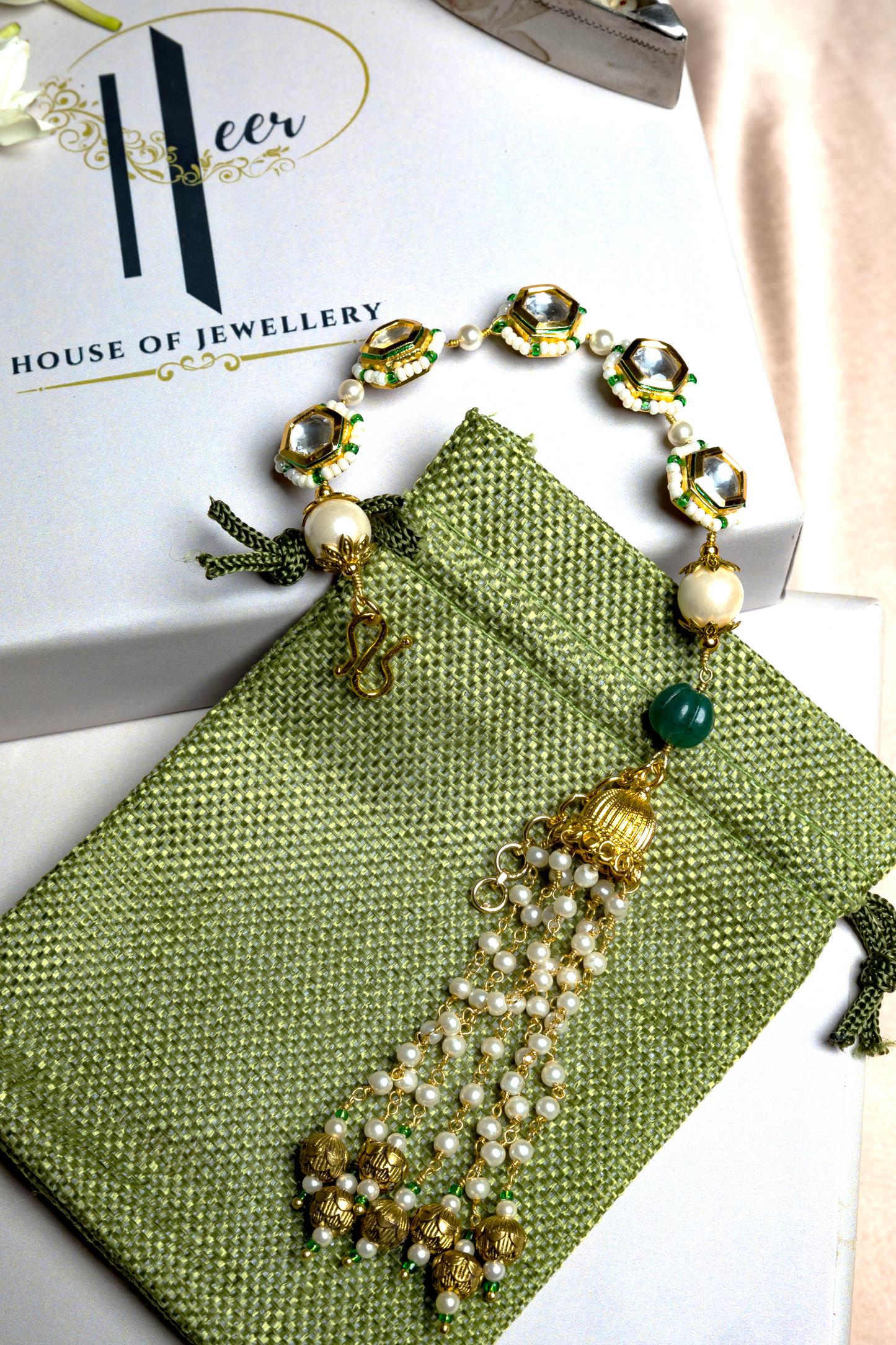 KUBERA TASSEL BRACELET - GREEN