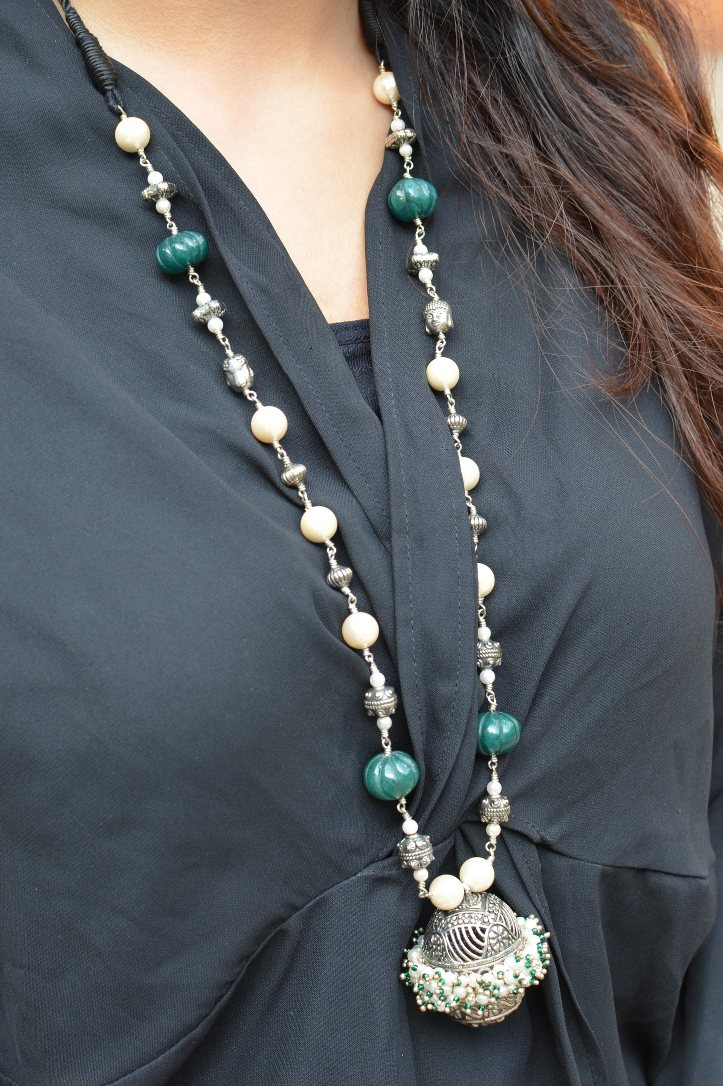 FOREST GREEN DAMRU NECKLACE