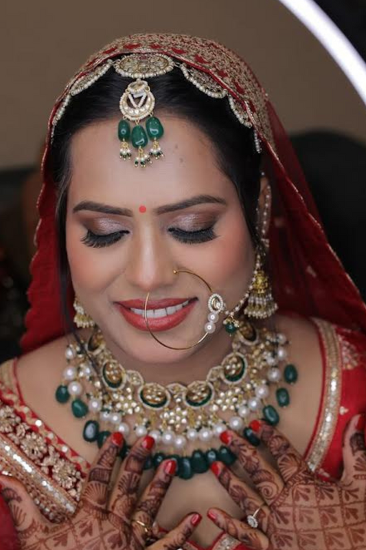 STATEMENT EMERALD BRIDAL CHOKER SET WITH JHUMKIS & MANGTIKA