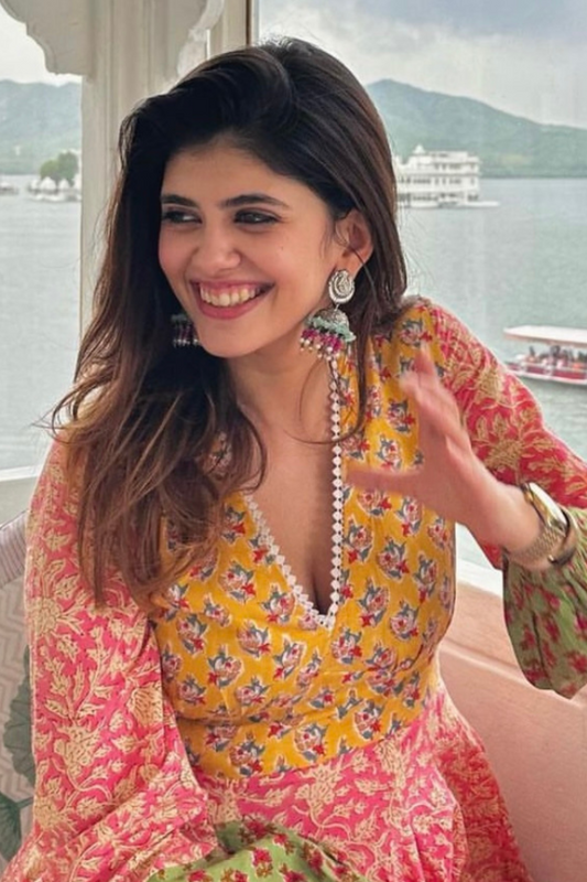 SANJANA SANGHI- GULAAB LADI JHUMKIS