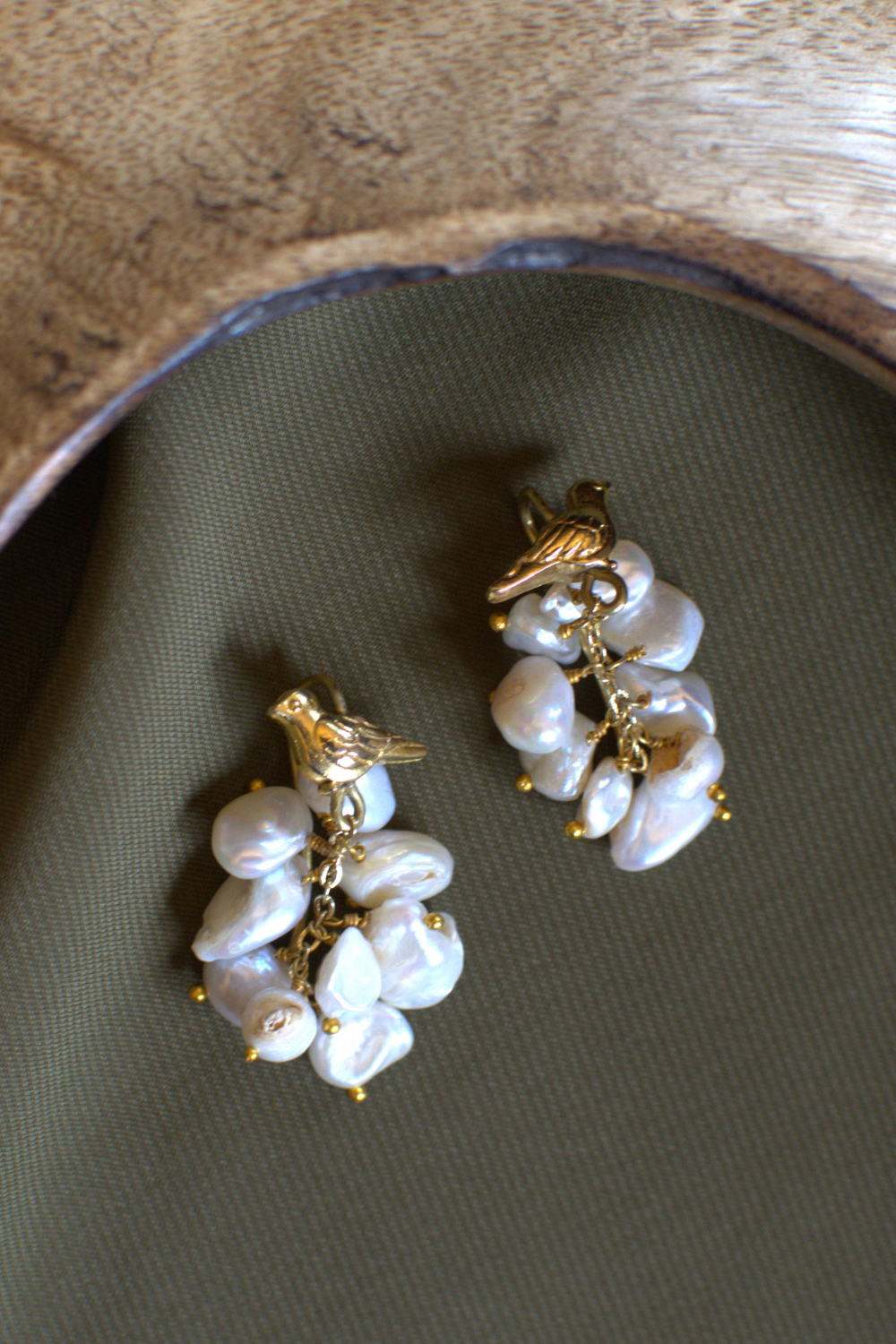 WHITE ASYMMETRICAL PEARL BUNCH BIRD EARRINGS