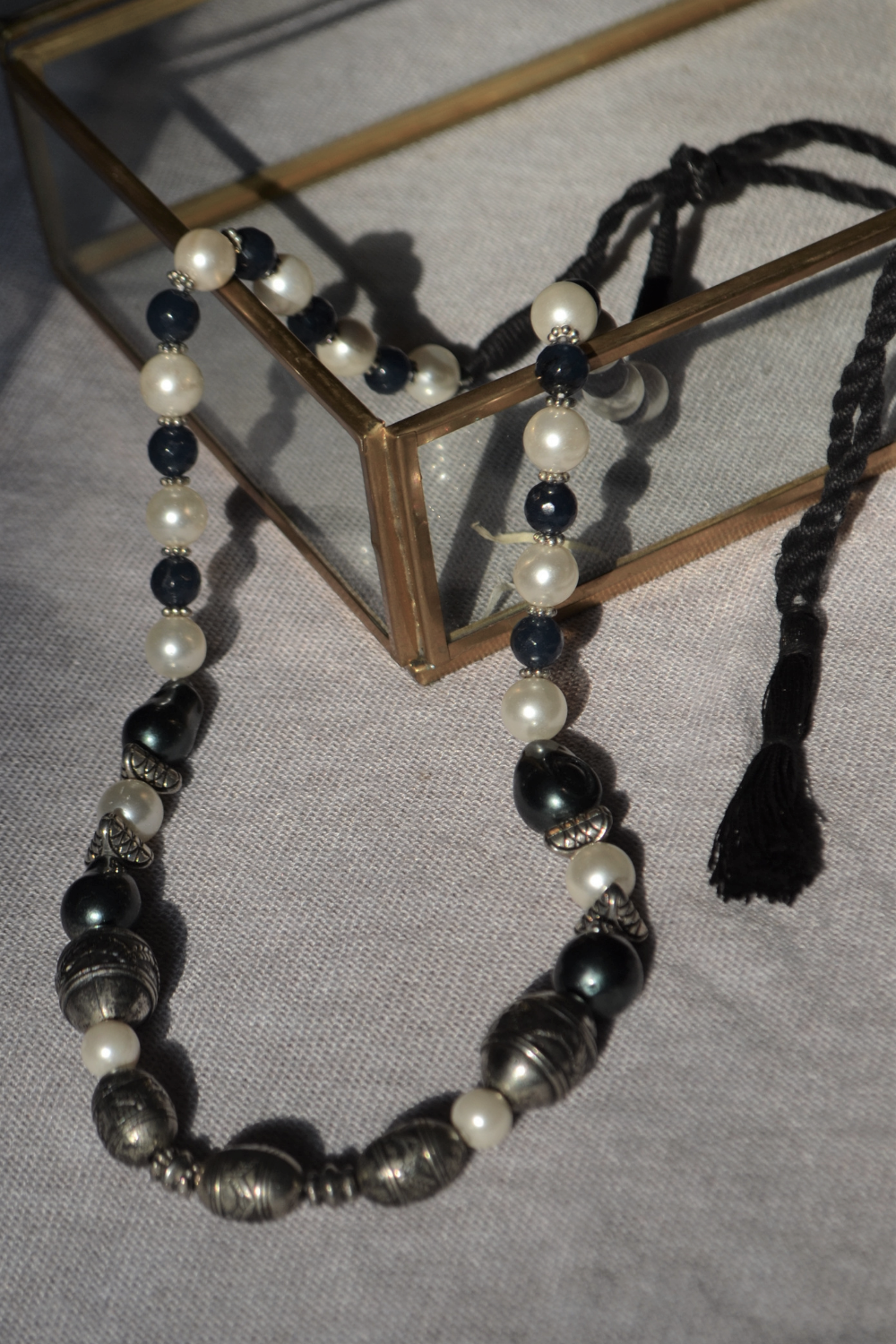 EBONY BAROQUE NECKLACE