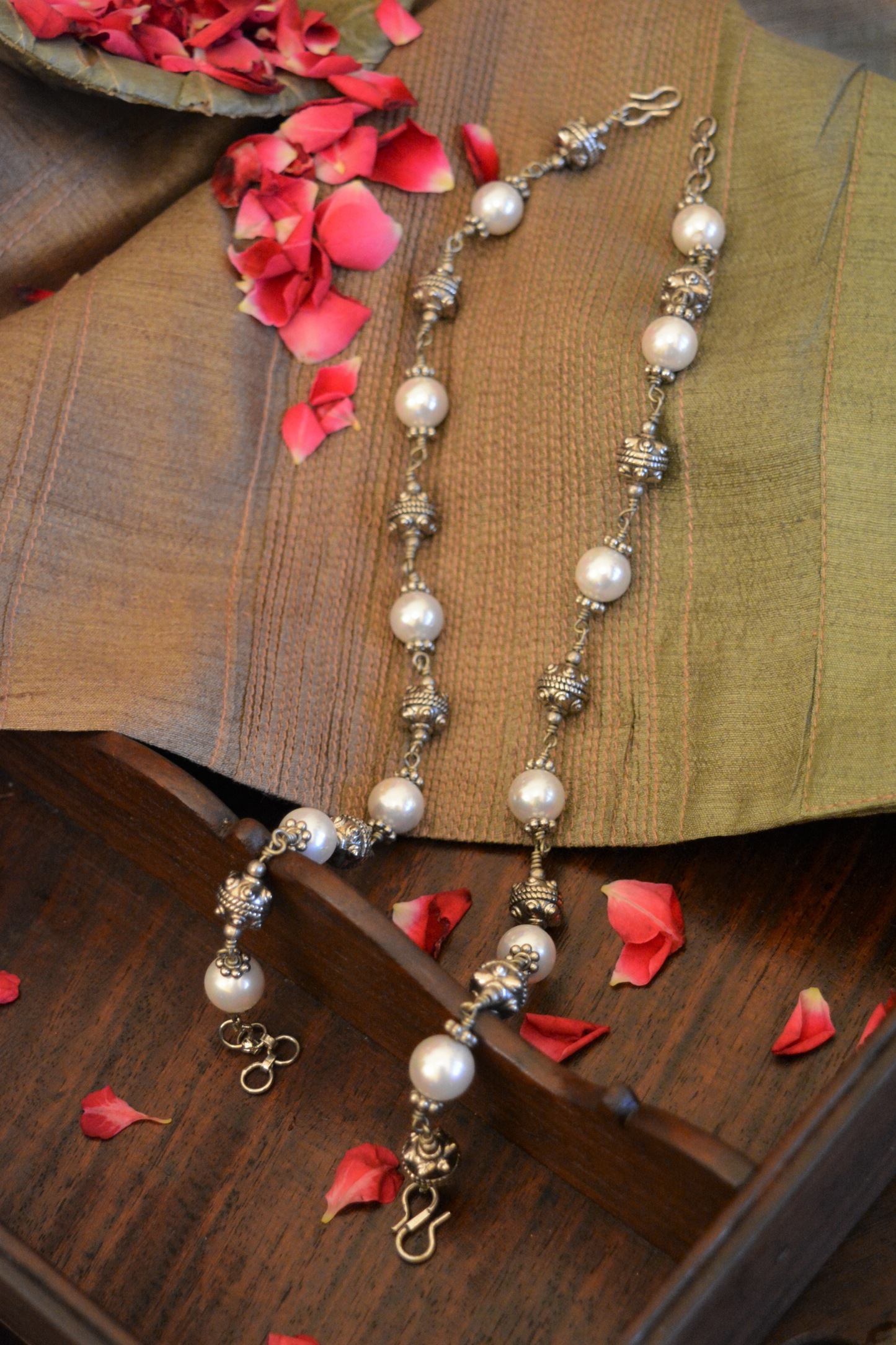 CARVED BEADS PEARL ANKLETS (PAIR)