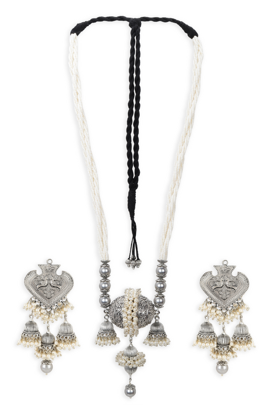 SHWETAWAHA NECKLACE WITH EARRINGS