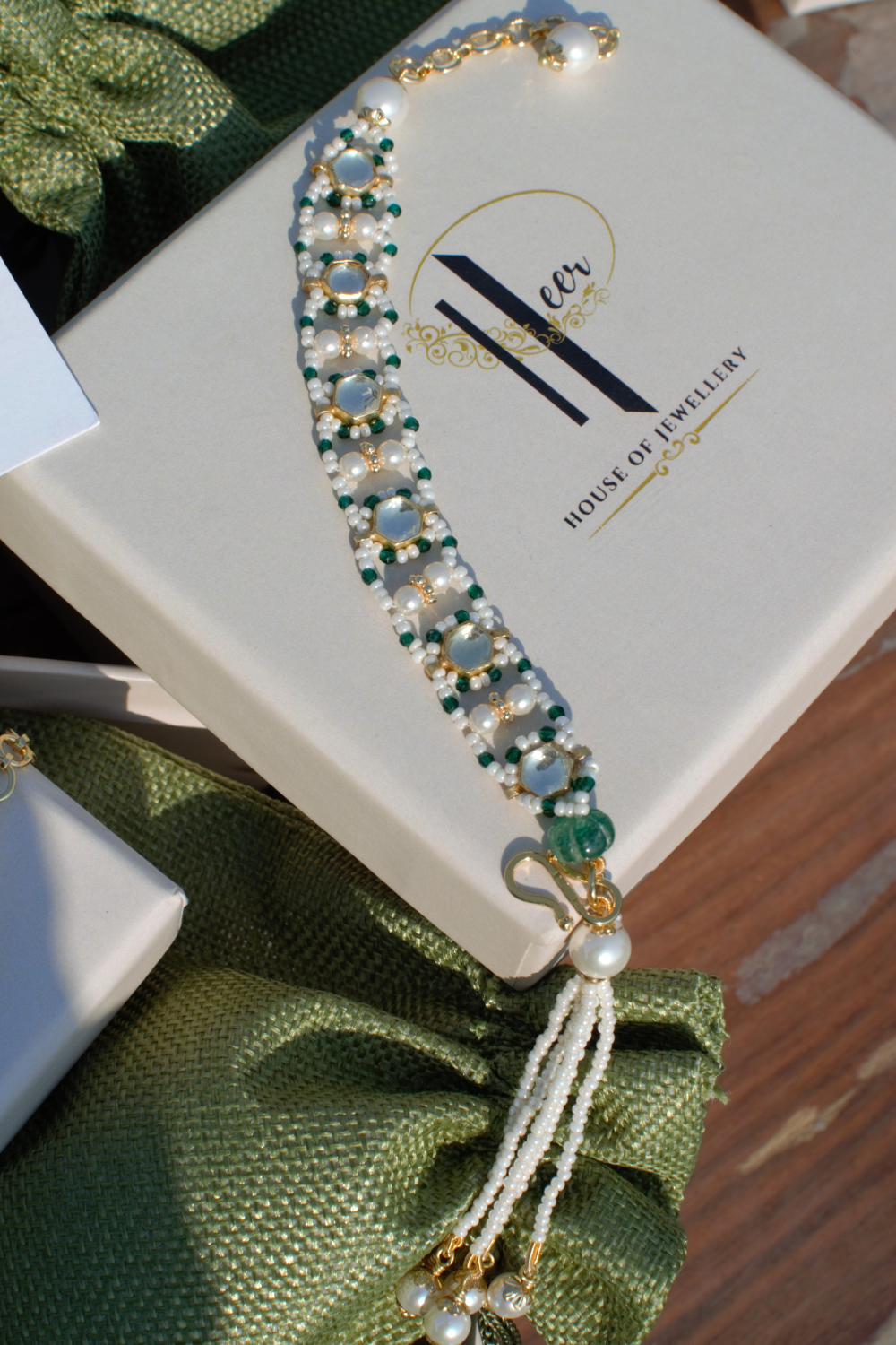 GREEN LADDER DETACHABLE TASSEL BRACELET