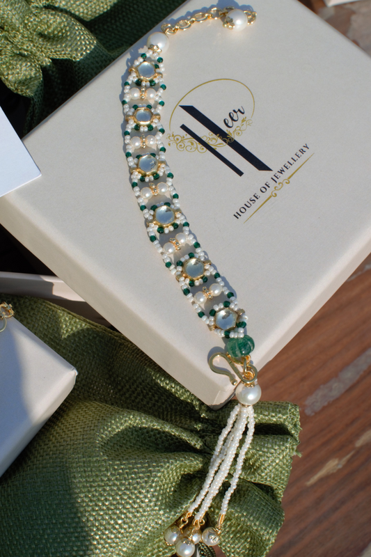 GREEN LADDER DETACHABLE TASSEL BRACELET