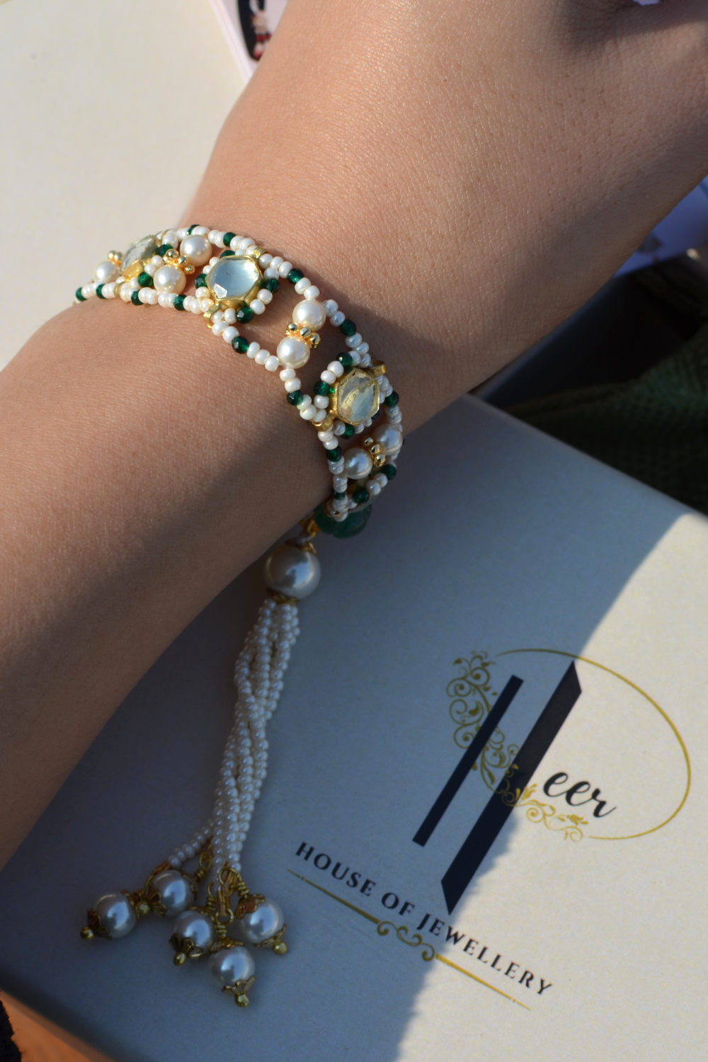 GREEN LADDER DETACHABLE TASSEL BRACELET